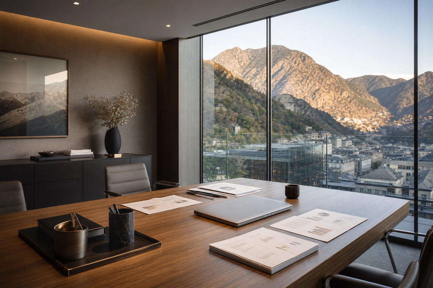 Sala de reuniones corporativa con vistas a las montañas de Andorra.